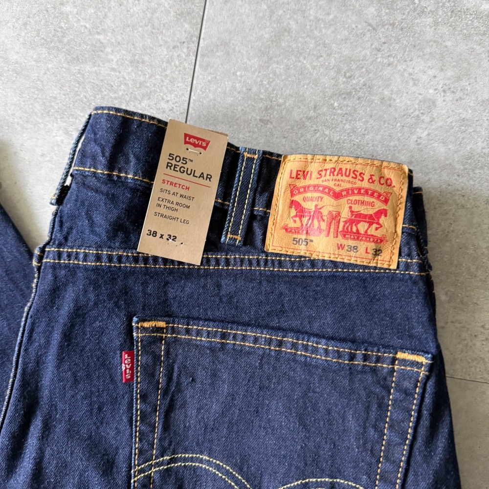 Levi's 505 Regular Fit Straight Leg Jeans 38 x 32 NWT - Picture 4 of 5